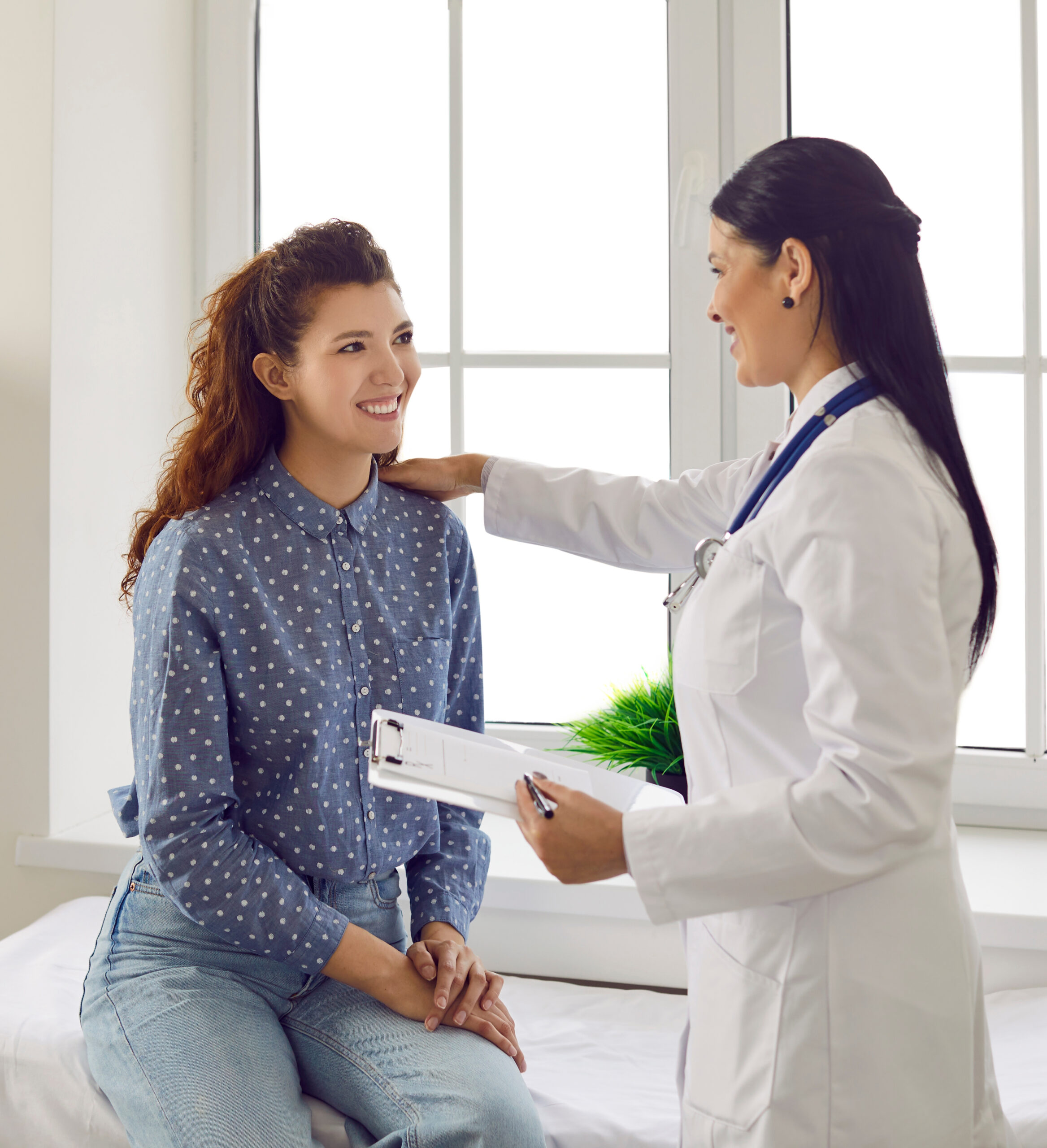 Friendly,Smiling,Female,Doctor,Touches,Patient's,Shoulder,And,Tells,Her